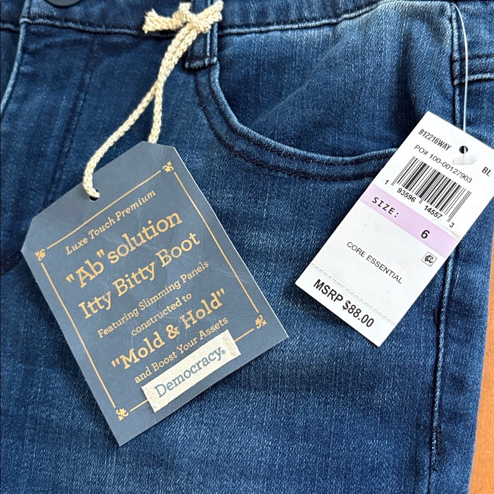 Democracy NWT Absolution Itty Bitty Boot Jeans Size 6 - Picture 9 of 14